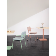 Konferenčná stolička Normo, podrúčky SP, rám RAL6004, látka Medley 67054 zelená