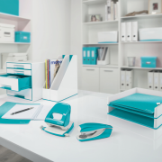 Sada zošívačka a dierovačka Leitz WOW mini ľadová modrá